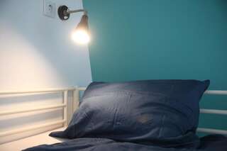 Хостелы Retro Hostel Клуж-Напока Односпальная кровать в общем номере (для 6 взрослых) с общей ванной комнатой-2