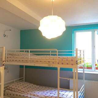 Хостелы Retro Hostel Клуж-Напока Односпальная кровать в общем номере (для 6 взрослых) с общей ванной комнатой-3